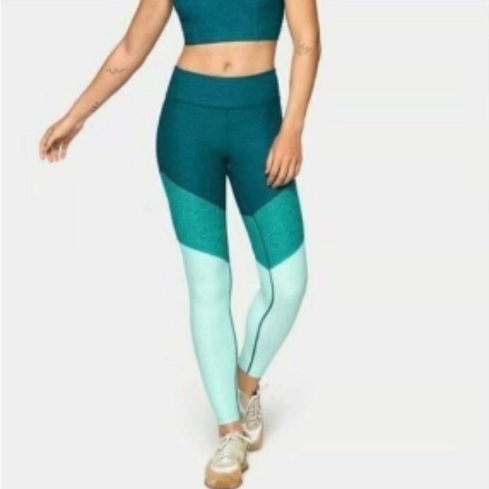 Outdoor Voices Set: High neck bra and tri tone legging